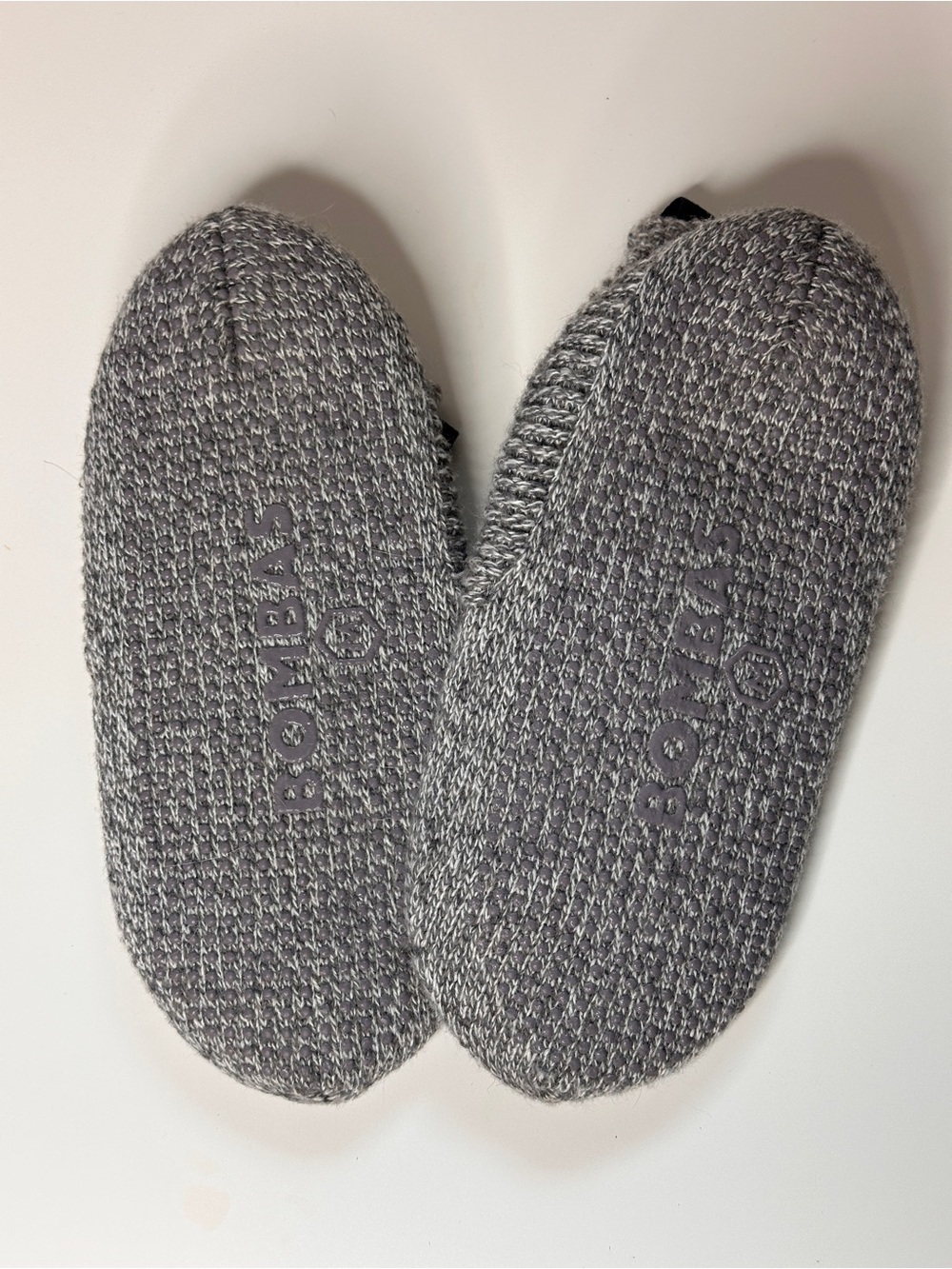 Bombas Women’s Gripper Slippers Size Medium Gray Cozy Knit House Shoes - Picture 3 of 5
